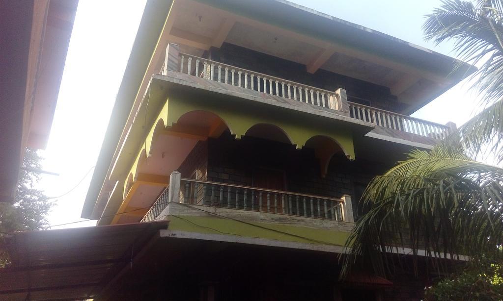 Radhabai Guest House Arambol Extérieur photo